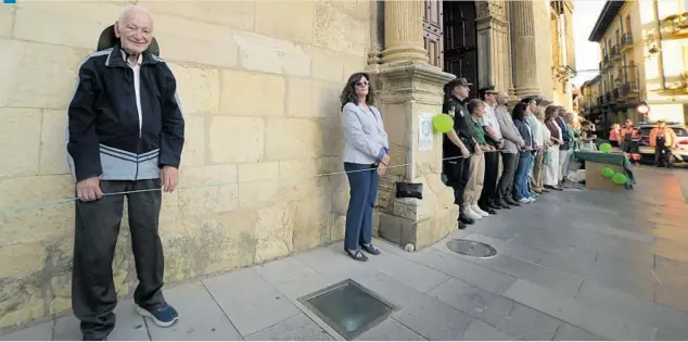 UN ‘ABRAZO’ PARA EVITAR LOS SUICIDIOS