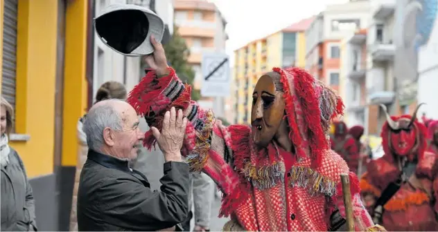 MÁSCARAS DE AQUÍ Y ALLÍ EN LA BAÑEZA