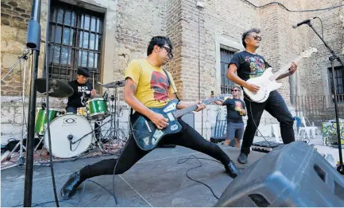 UN FINAL DE FIESTAS ENTRE MELODÍAS