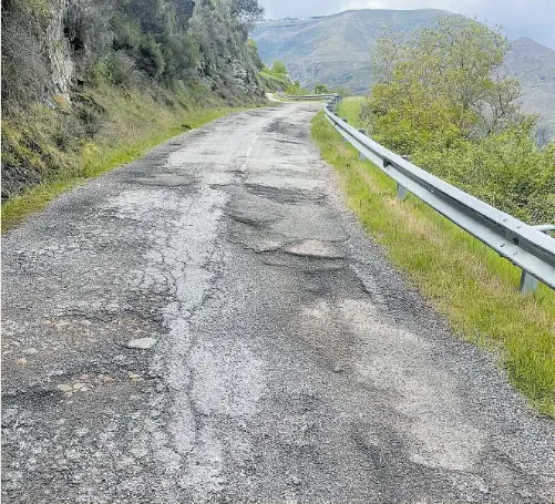 LA CABRERA: SOCAVONES QUE NO DEJAN VER EL ASFALTO