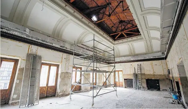 EL SALÓN DE PLENOS SE PONE A PUNTO