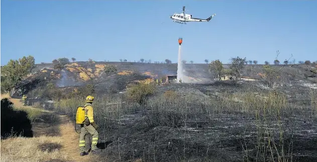 EL FUEGO AÚN AMENAZA