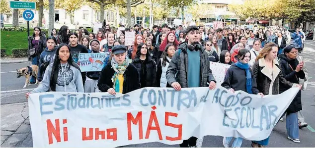 ALUMNOS LEONESES DICEN NO AL BULLYING