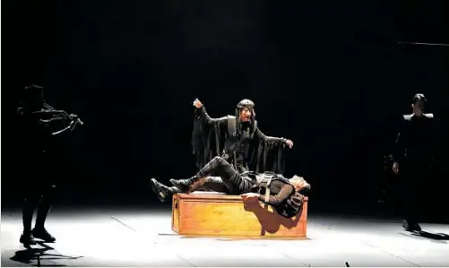 UN VIAJE A LA TRAGEDIA GRIEGA