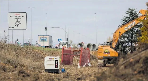 LAS MÁQUINAS TOMAN EL CRUCE DE LA GRANJA