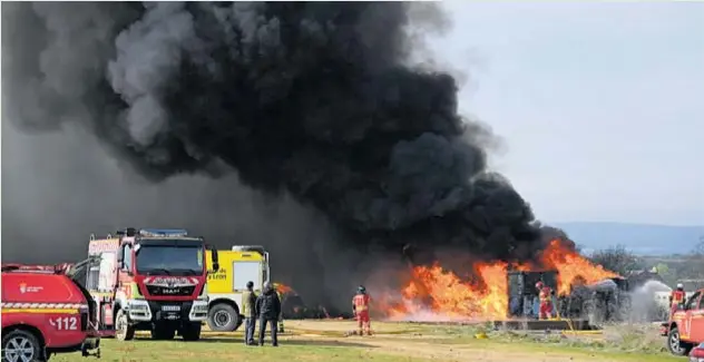 GRAVE INCENDIO EN LA BAÑEZA