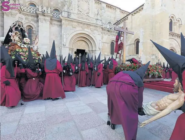 LEÓN DESENCLAVA A CRISTO OTRO SÁBADO SANTO