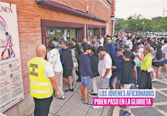 LOS JÓVENES AFICIONADOS PIDEN PASO EN LA GLORIETA