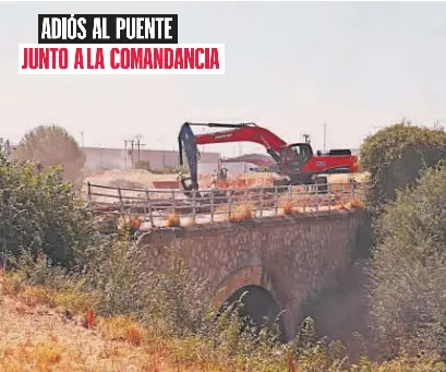 JUNTO A LA COMANDANCIA