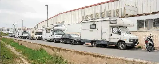 CARAVANAS QUE SE EXPANDEN FUERA DE LOS DISUASORIOS