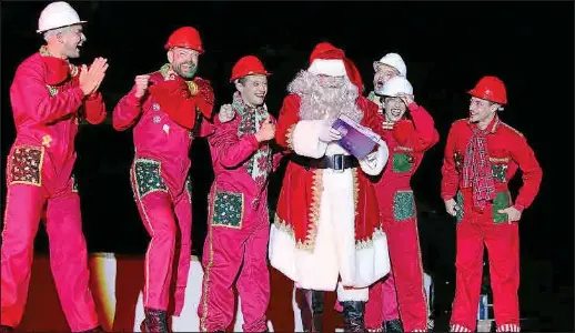 PAPÁ NOEL ENCIENDE LA NAVIDAD EN VILA