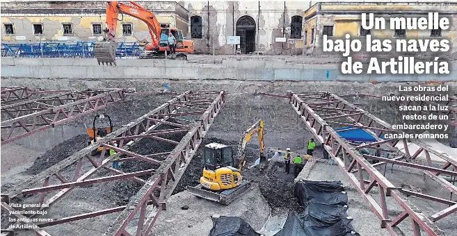 UN MUELLE BAJO LAS NAVES DE ARTILLERÍA