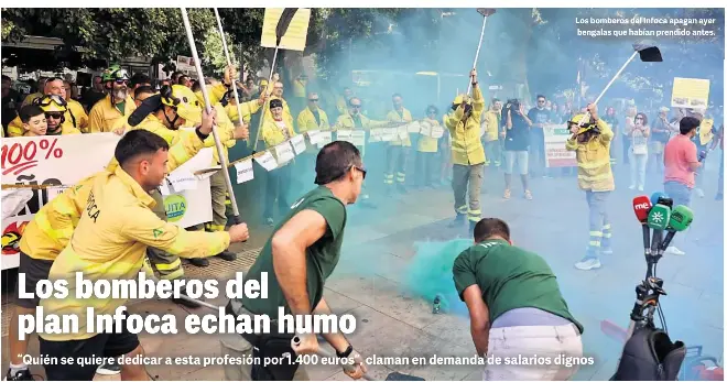 LOS BOMBEROS DEL PLAN INFOCA ECHAN HUMO