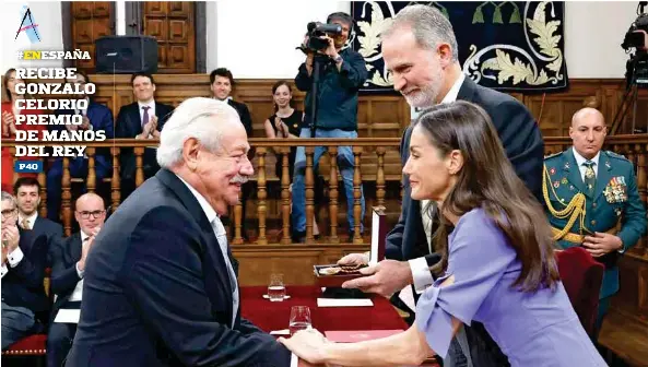 RECIBE GONZALO CELORIO PREMIO DE MANOS DEL REY