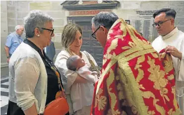 LA BENDICIÓN DE LOS NIÑOS DEMUESTRA LA DEVOCIÓN HISTÓRICA AL SANTO CRISTO