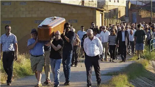 MULTITUDINARIA DESPEDIDA A DIONISIO GARCÍA CARNERO