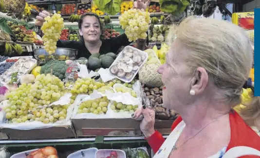 MERCADOS A TOPE PARA LA CENA DE NOCHEVIEJA