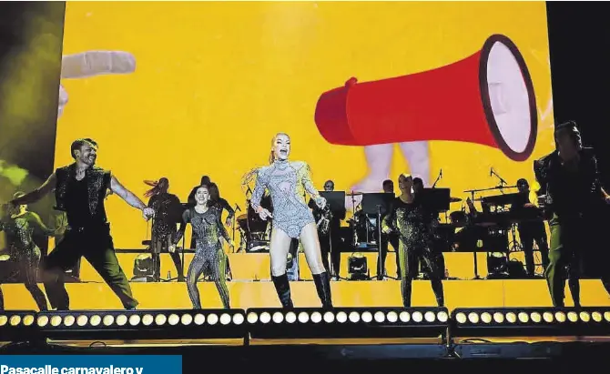 PASACALLE CARNAVALERO Y ‘ENCENDIDO’ CON OLGA TAÑÓN