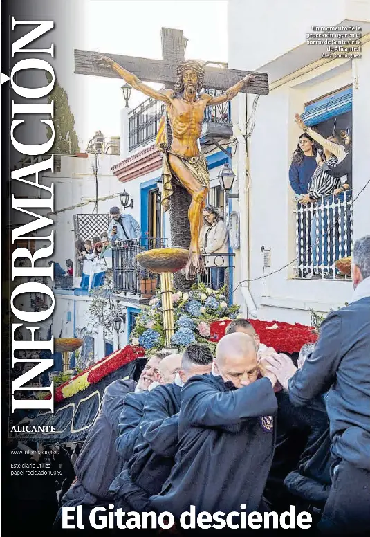 EL GITANO DESCIENDE ARROPADO POR LAS SAETAS