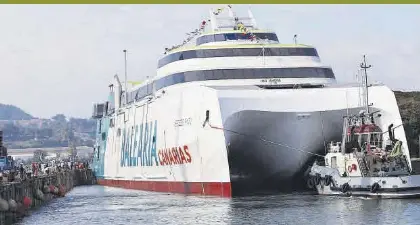 ARMÓN BOTA UN FERRI QUE PARECE «UN CRUCERO»