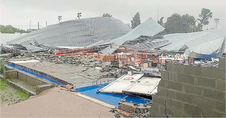 Burzaco: destrozos en el techo de un club por el temporal