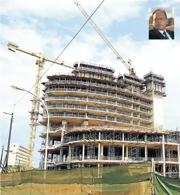 Busi­ness­man Vi­vian Reddy, pic­tured in­set above, is be­ing sued per­son­ally for R35m by one of the con­struc­tion com­pa­nies in­volved in his stalled R4.2bn Oceans Umh­langa project.