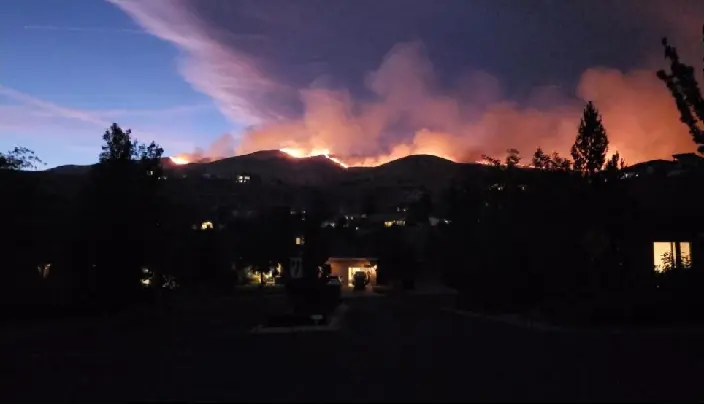 Fast-moving Hawk wildfire is about 27% contained in Reno, Nevada, officials say Fast-moving Hawk wildfire is about 27% contained in Reno, Nevada, officials say Related Stories Firefighters make progress against wildfire near Reno Firefighters trying to stop fastmoving Hawk Fire in Nevada Reno, Nevada, wildfire forces 90,000 to evacuate and destroys several homes