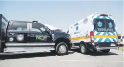 El go­ber­na­dor en­tre­gó ayer 10 am­bu­lan­cias al NCEM y cua­tro vehícu­los pa­ra la­bo­res de in­ves­ti­ga­ción.