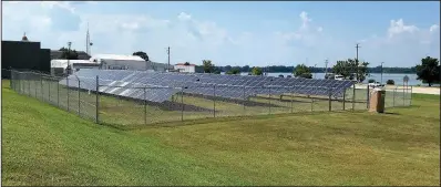 Jef­fer­son County’s new so­lar power ar­ray is lo­cated next to the Jack Jones Ju­ve­nile Jus­tice Cen­ter in Pine Bluff.