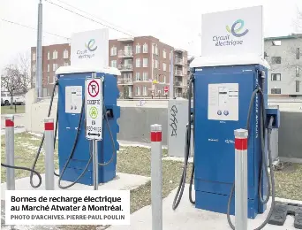 Bornes de re­charge élec­trique au Mar­ché At­wa­ter à Mon­tréal.