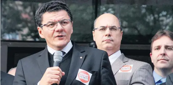 Di­ri­gen­te. Roberto Ve­lo­so, pre­si­den­te da Aju­fe, du­ran­te pro­tes­to no ano pas­sa­do, em Cu­ri­ti­ba, con­tra o pro­je­to que al­te­ra a Lei de Abu­so de Au­to­ri­da­de