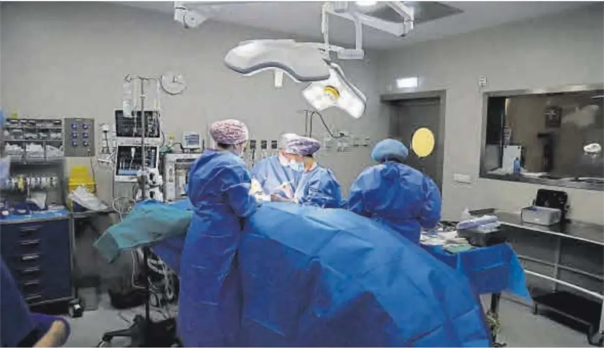 Imagen de archivo de un quirófano, intervención de cáncer de mama en el Hospital Provincial de Córdoba.