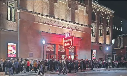Fans line up to see Bob Dylan and his band per­form at the second of two sold-out shows at Toronto’s Mas­sey Hall on Fri­day. The per­form­ance included 18 songs, half of them off the 2020 album Rough and Rowdy Ways.