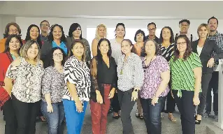 Gru­po de maes­tros que per­te­ne­cen al pro­gra­ma EN­DE y que uti­li­zan El Nue­vo Día e-Pa­per en sus sa­lo­nes, par­ti­ci­pa­ron del ta­ller edu­ca­ti­vo “Co­nec­tán­do­nos a las nue­vas ge­ne­ra­cio­nes”, el pa­sa­do 4 de oc­tu­bre. En la fo­to, maes­tros y re­pre­sen­tan­tes de El Nue­vo Día.