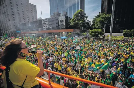 Ave­ni­da Pau­lis­ta. Apoi­a­do­res do presidente Jair Bol­so­na­ro em ma­ni­fes­ta­ção em fren­te à Fi­esp; ata­ques ao Su­pre­mo