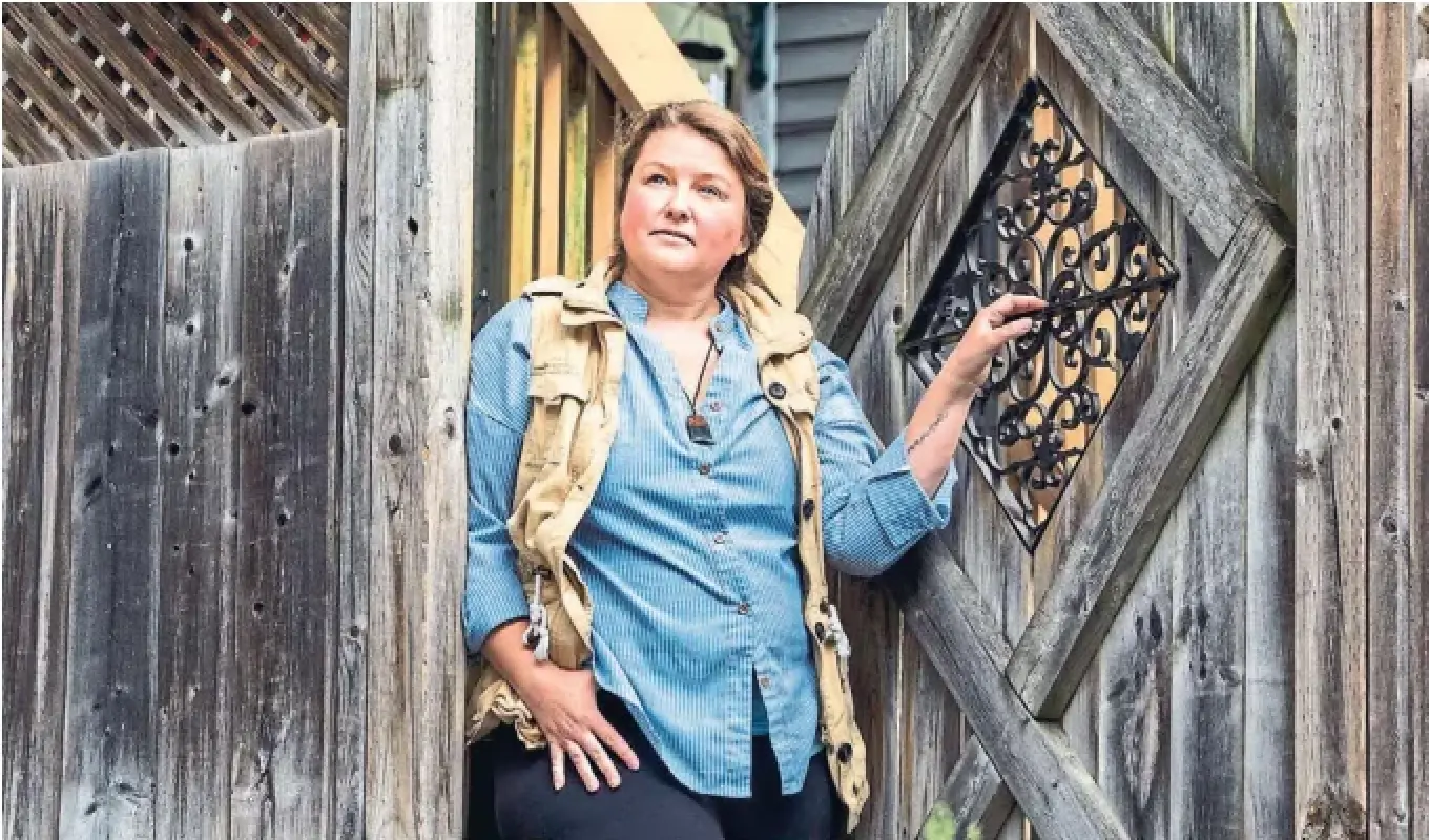 Emily Hunter is renovating her house to lower her carbon emissions. She says she was surprised to receive an email from Enbridge trying to convince her to not go through with buying a heat pump.