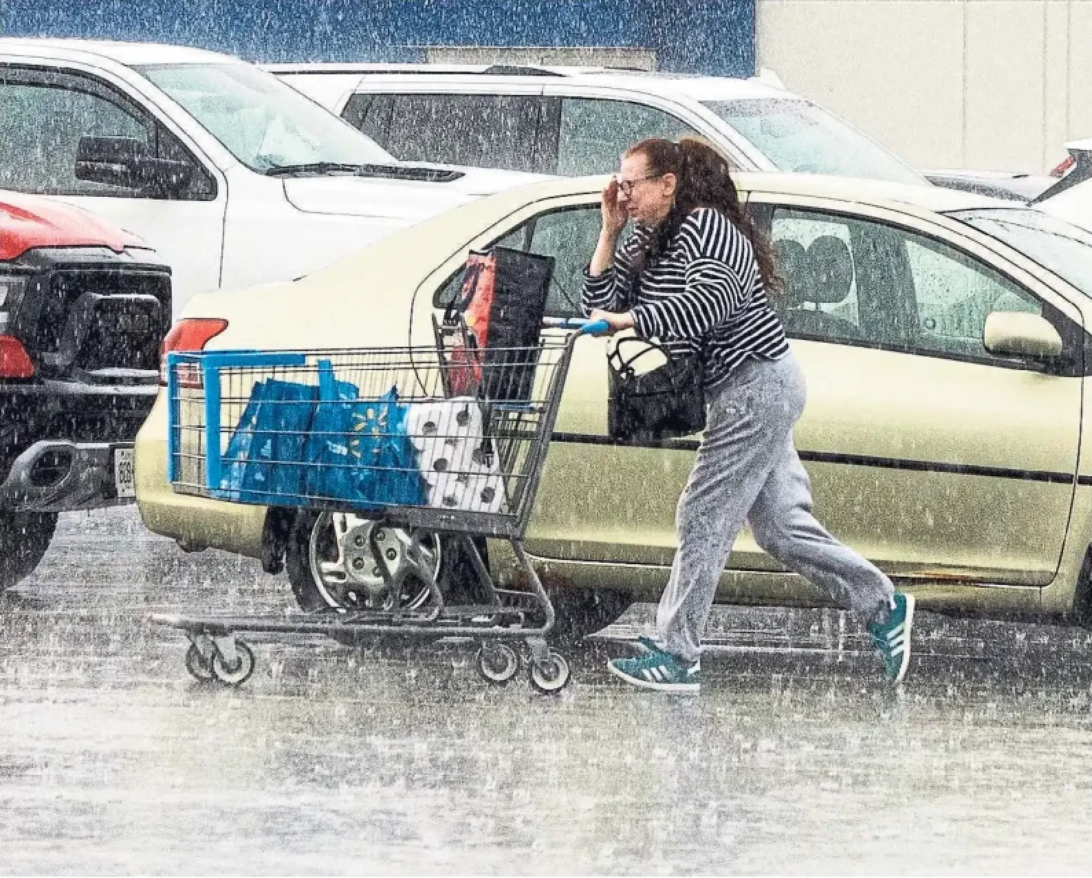 A shopper rushes for cover during a downpour Tuesday in Milton. Thursday is expected to mark the end of southern Ontario's heat warning, with an expected daytime high of 27 C that will feel more like 33 with humidity.
Full weather map A14