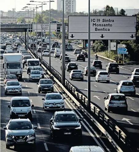 Porque estão as ruas de Lisboa e Porto cada vez mais cheias de carros?, Transportes