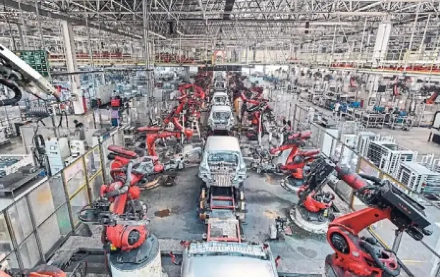 Canada should propose a gradual reduction of its EV tariff from 100 per cent to a more reasonable 30 to 50 per cent, tied to China lifting retaliatory tariffs on Canadian agricultural goods, Wenran Jiang writes.