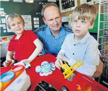 Hen­dri Terblanche with his five-year-old twins Juan­dre, left, and Dante.